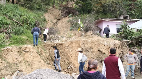 Avanza plan de reubicación de viviendas tras vaguada monzónica