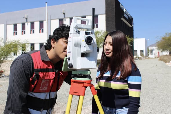 Estudiantes de la ESZi fortalecen su práctica minera con tecnología avanzada