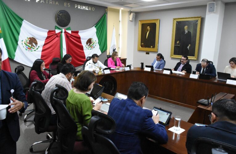 LEGISLADORES APRUEBAN REFORMA PARA PONER LÍMITE A JUBILACIONES Y PENSIONES