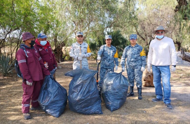 Participa Conagua en jornada de limpieza del río Tula
