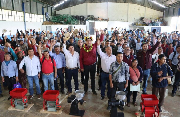 Impulsa gobierno estatal a sector cafetalero con equipamiento especializado