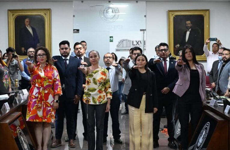 Rinden protesta ante Congreso integrantes de la Comisión de Selección del Sistema Anticorrupción