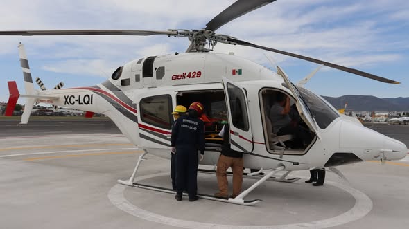 Salud de Hidalgo realiza dos traslados aéreos urgentes para atención especializada