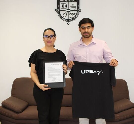 Estudiante de la UPE se integra a operaciones estratégicas de PEMEX