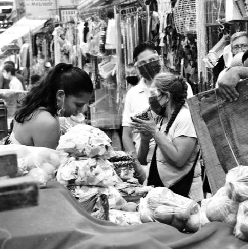 A las pequeñas comerciantes en su día, las mejores economistas del país, ¡Felicidades!