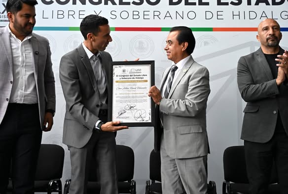 Previo al Mundial de Futbol 2026, Congreso de Hidalgo reconoce al árbitro César Ramos con “La Mina del Tiempo”