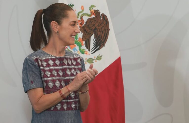 CLAUDIA SHEINBAUM ANUNCIA ACUERDO PARA QUE LAS Y LOS TRABAJADORES DEL ESTADO GANEN EL SALARIO MEDIO DEL IMSS