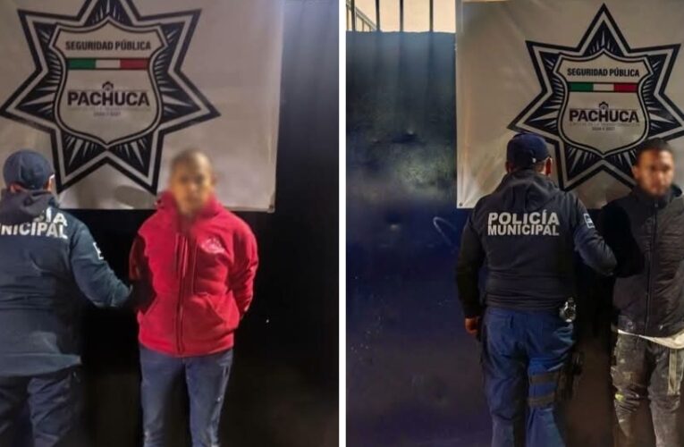 Recupera Policía Municipal de Pachuca motocicleta con reporte de robo y detiene a dos personas