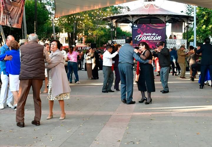 Gran encuentro masivo de danzón en Tulancingo